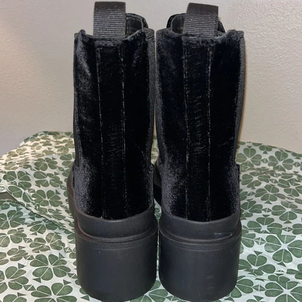 Kate Spade Winnie Black Velvet Round Toe Pull On Ankle Booties sz 5.5 NWOB